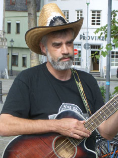 Rolf bei einem Auftritt in Boppard 2007 auf'm Markplatz